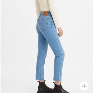 Levis wedgie light wash jeans